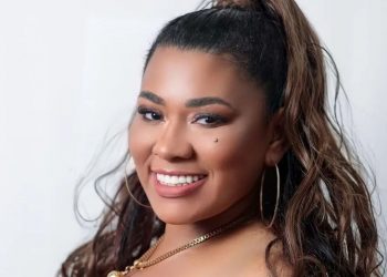 Ex-cantora da Desejo de Menina é hospitalizada após perder força de parte do corpo