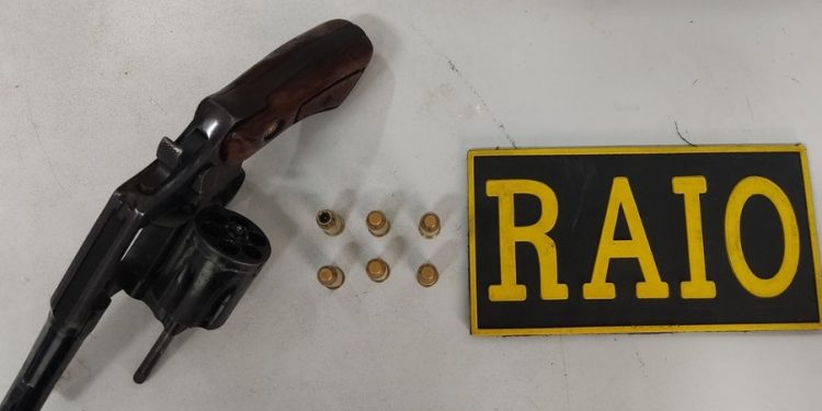 Barbalha: Revólver e munições são apreendidos durante cumprimento de mandado de prisão