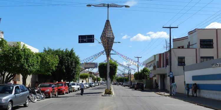 Barbalha: Homem é encontrado morto no banheiro de estacionamento de supermercado