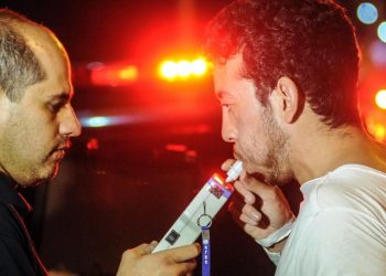 Lei Seca: decisão do STF mantém multa pesada para motorista que se recusar a soprar o bafômetro (Foto: Eduardo Valente/Futura Press)