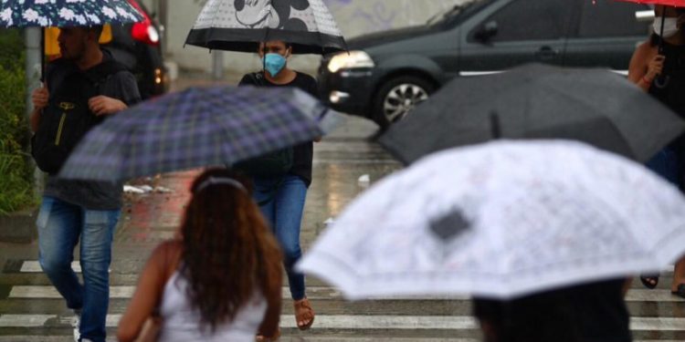 Fim de semana deve ser de céu nublado e chuva em todo o Ceará