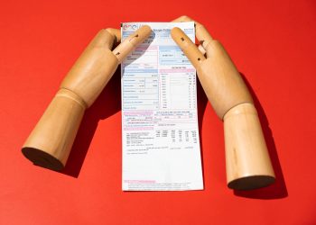 Conta de luz têm forte alta em 2022 (Foto: Gabriel Cabral/Folhapress)