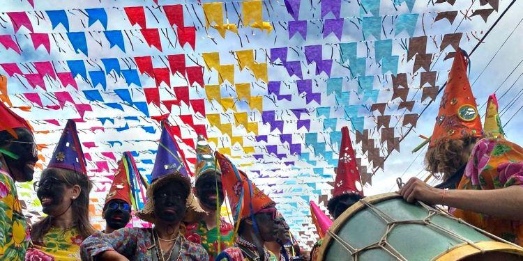 Barbalha: Cortejo cultural do Pau da Bandeira marca retorno dos desfiles após dois anos