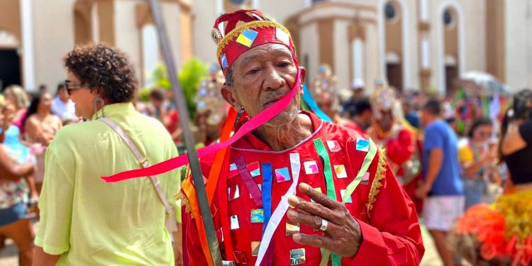 Barbalha: Cortejo cultural do Pau da Bandeira marca retorno dos desfiles após dois anos