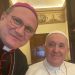 Em visita ao Vaticano, bispo do Crato faz selfie com Papa Francisco