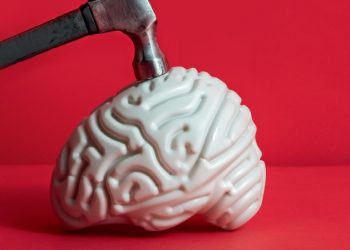 Enxaqueca recorrente afeta memória, raciocínio e até capacidade física no trabalho (Foto: Tomás Arthuzzi/SAÚDE é Vital)