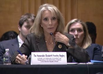 Indicada a embaixada americana em Brasília, Elizabeth Bagley, em audiência do Senado em 18 de maio de 2022 (Foto: Reprodução/Senado EUA)