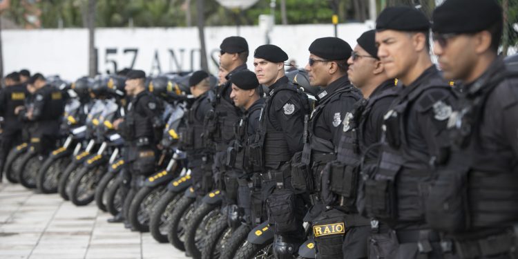 Governo do Ceará entrega 84 motos ao CPRaio; veja cidades contempladas