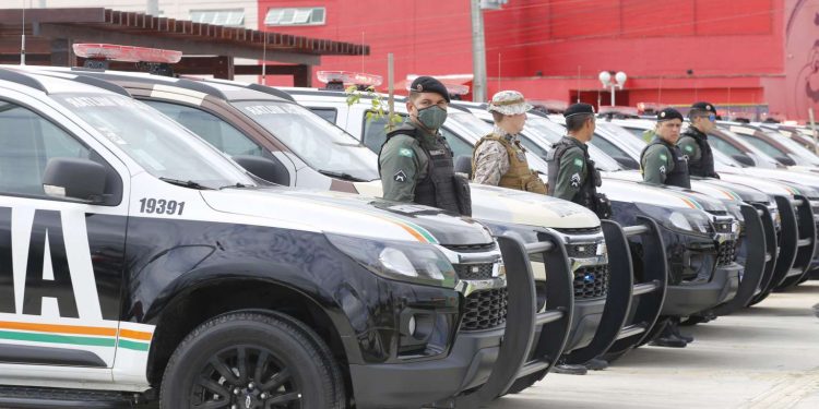 Novas viaturas da Polícia Militar são entregues para reforçar a segurança dos cearenses