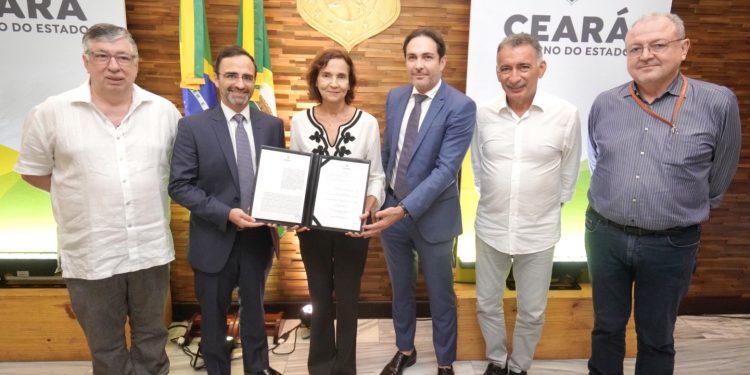 Hub de Hidrogênio Verde: Governo do Ceará assina Memorandos de Entendimento com empresas a serem instaladas no Complexo do Pecém