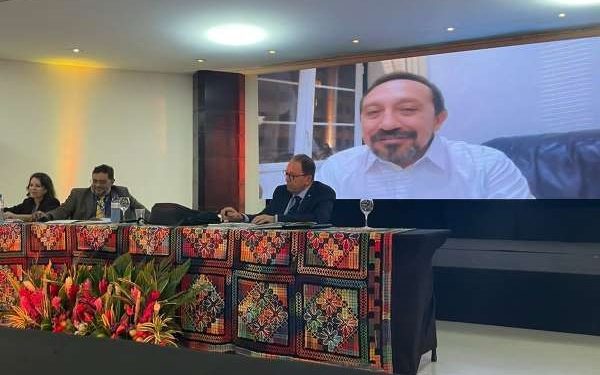 Reitor da URCA é eleito novo presidente da ABRUEM durante evento nacional