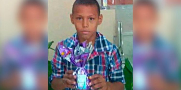 Menino de dez anos morre por choque após tocar em geladeira de casa no interior do Ceará