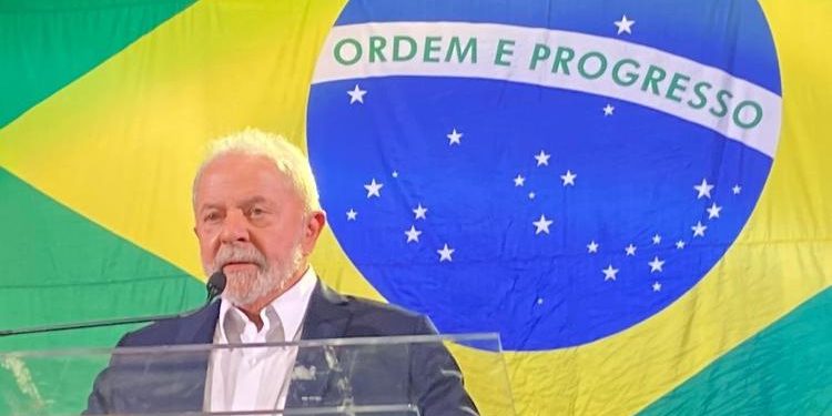 Com o tema “Vamos juntos pelo Brasil”, Lula fala em ‘defesa da soberania’ ao lançar chapa