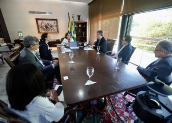 Em reunião com Banco Mundial, Izolda Cela assina plano Ceará Verde