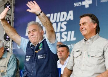 Ministro da Saúde Marcelo Queiroga ao lado de Bolsonaro (Foto: Alan Santos/PR)