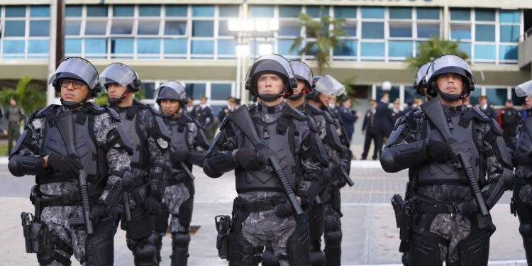 Aniversário dos 187 anos da PMCE é marcado com solenidade de entrega de medalhas e honrarias