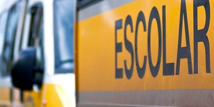 Justiça determina que Prefeitura de Farias Brito regularize frota e motoristas de transporte escolar