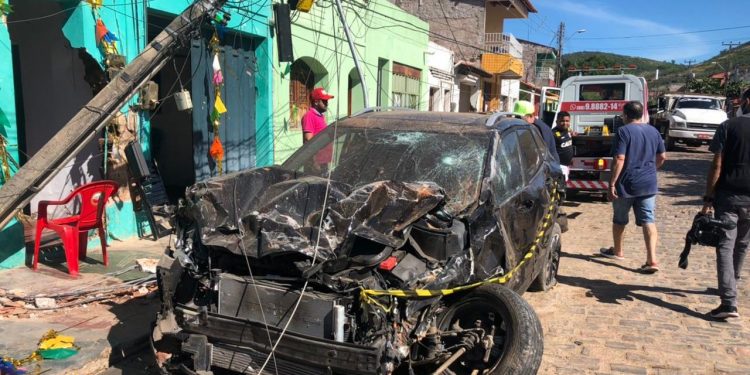 Motorista de caminhão desgovernado que atingiu 14 pessoas no Crato se apresenta à Polícia e é liberado