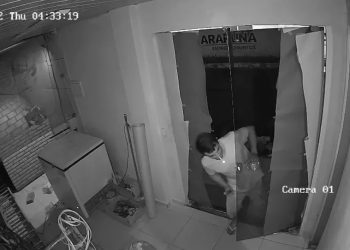 Arrombamento de pizzaria no Bairro Lagoa Seca, em Juazeiro do Norte (Foto: Reprodução)