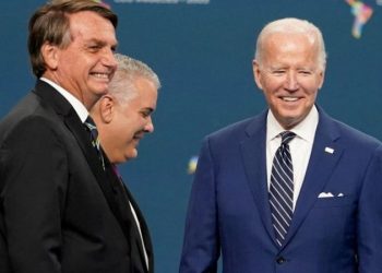 Bolsonaro e Biden se encontraram na Cúpula das Américas (Foto: Reuters)
