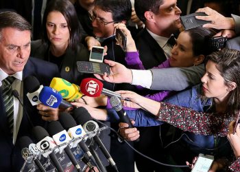 Bolsonaro tem longo histórico de ataque a jornalistas