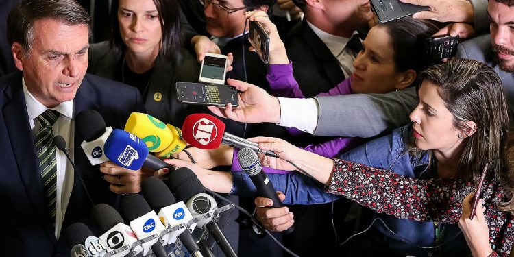 Bolsonaro é condenado a pagar R$ 100 mil de indenização por ataques à imprensa