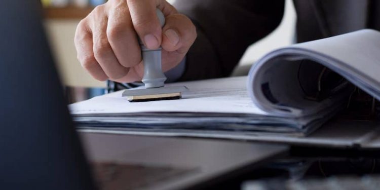 Cartórios passam a aceitar reconhecimento de firma pela internet; saiba como usar o serviço