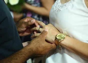 O Casamento Coletivo das Noivas de Santo Antônio acontece no domingo que sucede a festa do “Pau da Bandeira”, no Ceará (Foto: Divulgação/PMM)