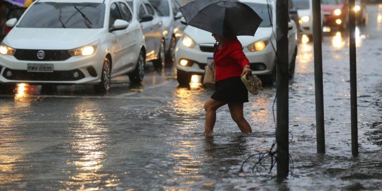 Ceará tem alerta de chuvas e ventos intensos em mais de 100 cidades; veja locais