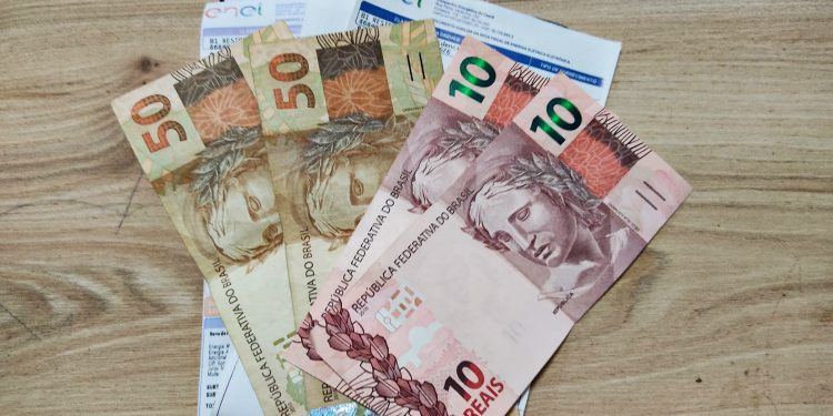 Câmara aprova projeto com regras para devolução de tributos cobrados a mais na conta de luz