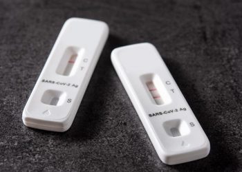 Quando fazer autoteste de Covid-19? Precisa de sintomas ou é confiável sem?