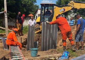 Idoso foi soterrado enquanto cavava fossa em Limoeiro do Norte (Foto: Reprodução)