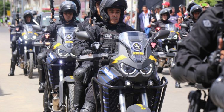 Governadora Izolda Cela entrega a 65ª base do CPRaio em Jardim