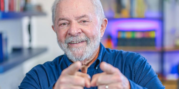 Lula tem 47% das intenções de voto e venceria no 1º turno, diz pesquisa Genial/Quaest