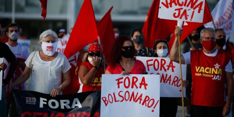 Datafolha: Identificação com a esquerda cresce e vai a 49% da população; direita recua