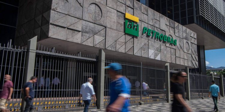 Congresso começa a colher nomes para instalar CPI da Petrobras