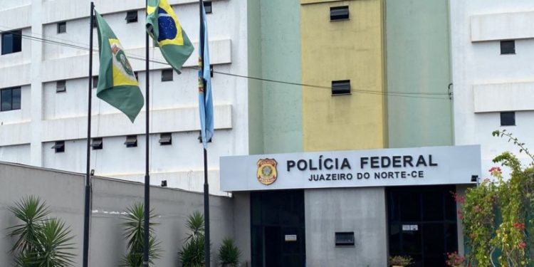 Polícia Federal cumpre mandados contra radiodifusão clandestina em Barbalha