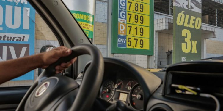 Ceará perderá “no mínimo R$ 3 bilhões” com ICMS e Petrobras continuará alta de preços, avalia Sefaz