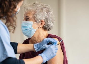 Seis em cada 10 mortos pela Covid no país não tomaram a 3ª dose da vacina