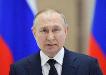 O presidente russo, Vladimir Putin, faz pronunciamento no cosmódromo Vostochny, no leste da Rússia (Foto: Yevgeny Biyatov/Sputnik/AFP)