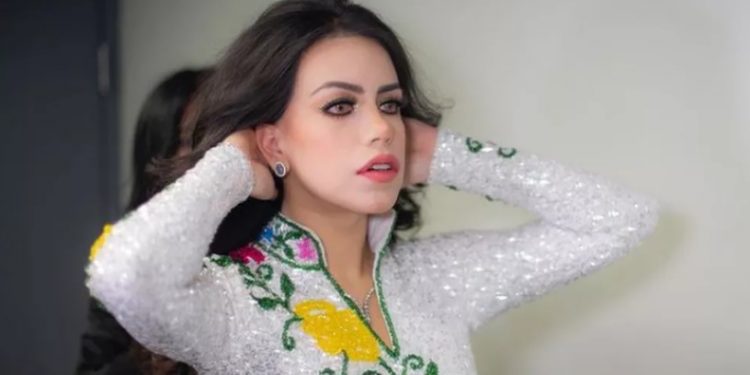 Cantora de 21 anos é assassinada pelo marido em restaurante