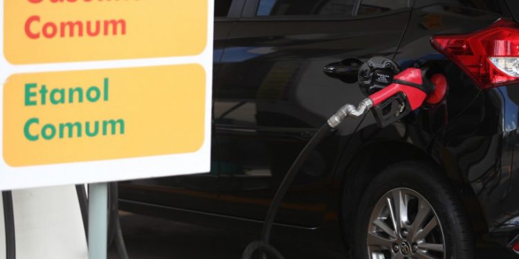 Preço médio da gasolina no Ceará cai R$ 0,75