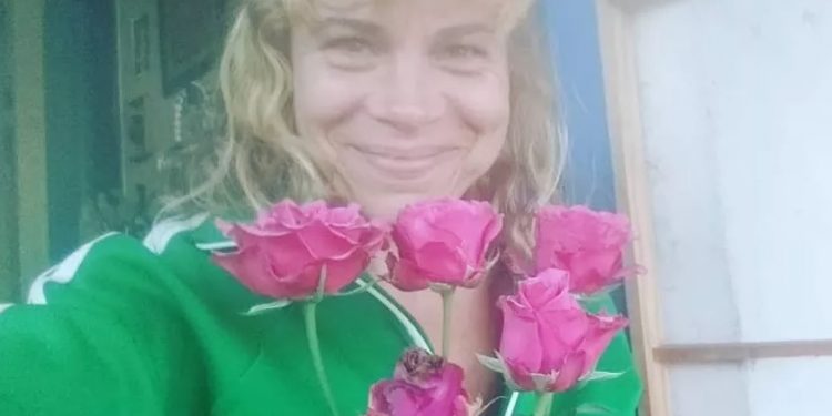 Filha de Vanusa pede dinheiro de novo na internet: ‘Sem comer desde ontem’