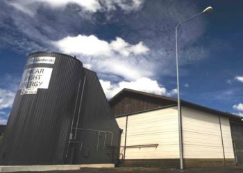 Finlândia desenvolve bateria de areia capaz de armazenar energia por meses sem usar lítio