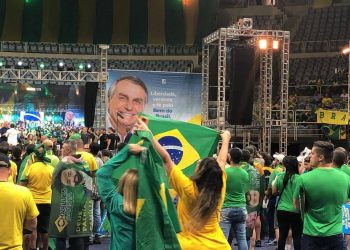 PL oficializa nome de Bolsonaro, que ataca o Supremo