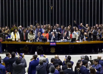 Congresso derruba vetos de Bolsonaro e libera leis Paulo Gustavo e Aldir Blanc