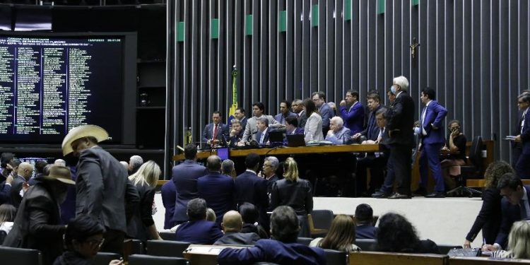 Congresso conclui aprovação da PEC dos auxílios, com gastos de R$ 41 bi