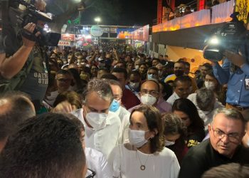 Governadora visita feira da Expocrato ao lado de Camilo Santana (Foto: PH Rodrigues)