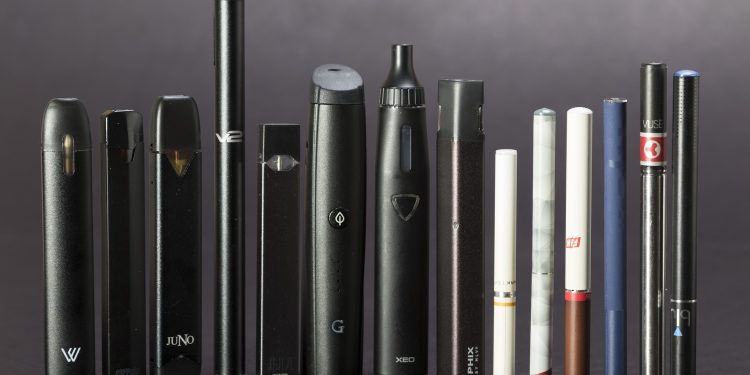 Anvisa mantém proibição do cigarro eletrônico e defende fiscalização do comércio ilegal; entenda regras