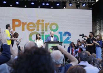 Ciro Gomes oficializa candidatura à Presidência da República pelo PDT